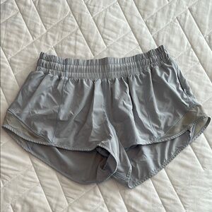 Lululemon Hotty Hot 2.5” shorts
